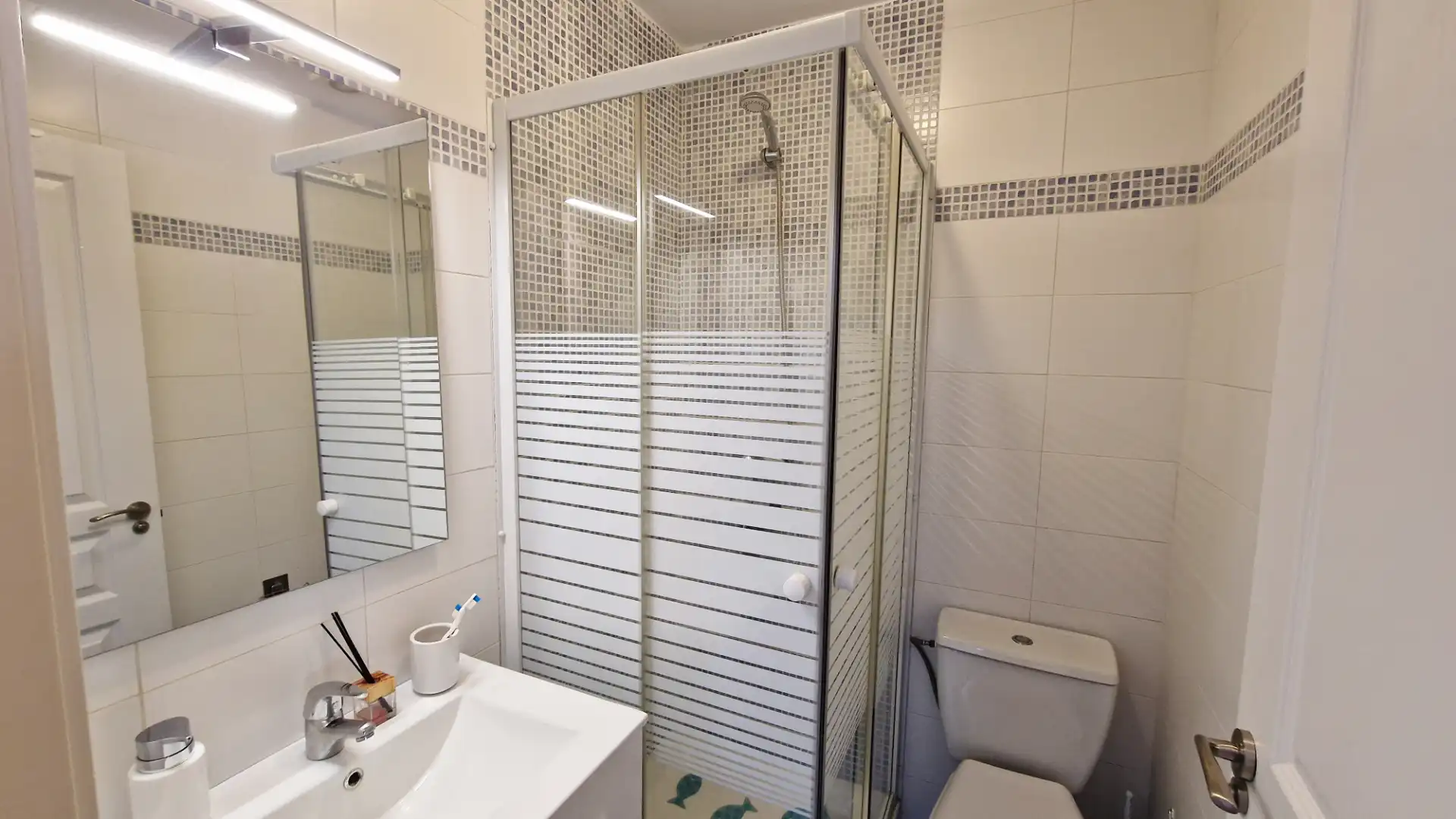 Bany de Apartament en venda en Vélez de Benaudalla amb Moblat, Forn i Rentadora