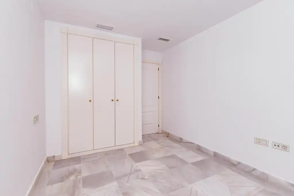 Apartamento con piscina en venta en Estepona Pueblo, imagen 8