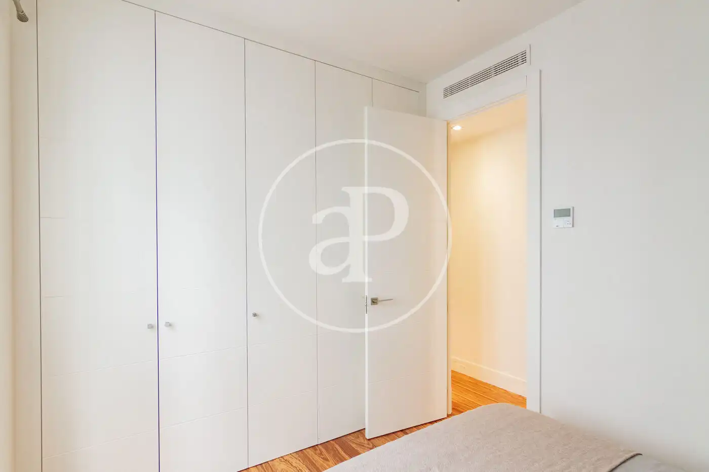 Schlafzimmer von Wohnung zum Verkauf in Madrid mit Klimaanlage, Heizung und Balkon