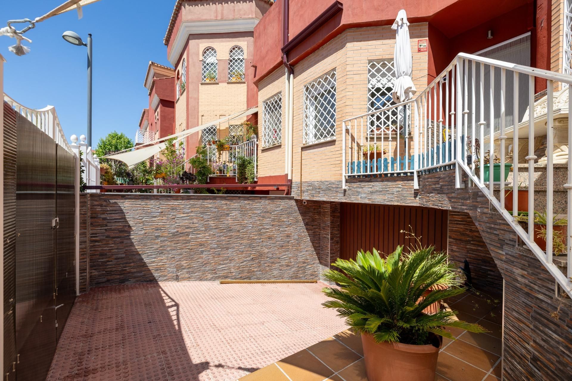 Terrassa de Casa adosada en venda en Las Gabias amb Aire condicionat, Calefacció i Jardí privat