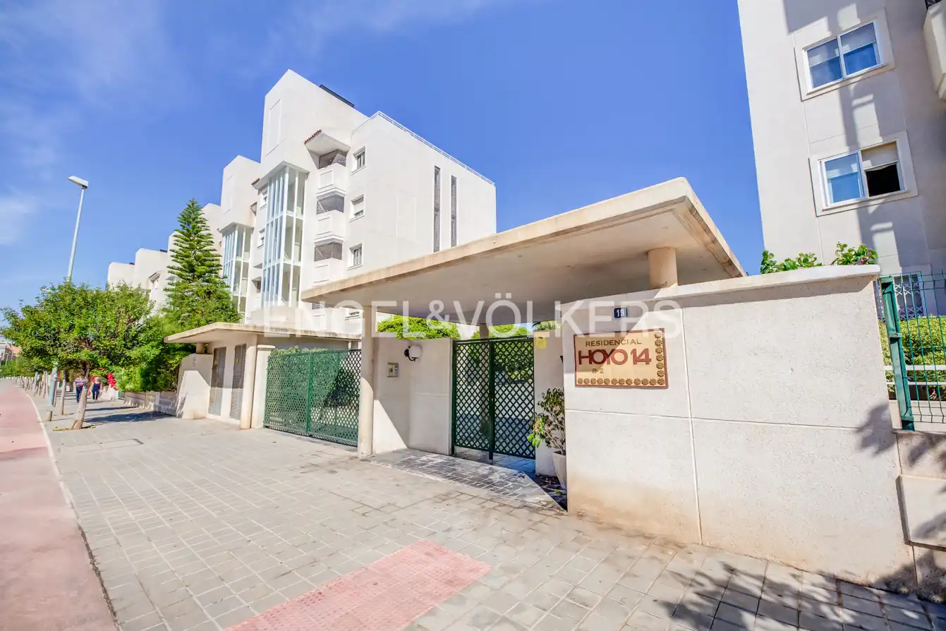 Vista exterior de Apartament de lloguer en Alicante / Alacant amb Aire condicionat, Moblat i Piscina comunitària