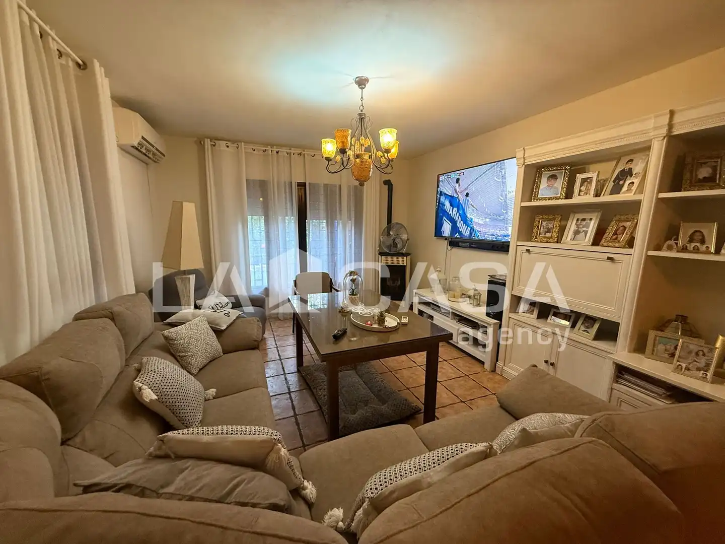 Chalet con piscina en venta en Cerros de Montequinto, imagen 2