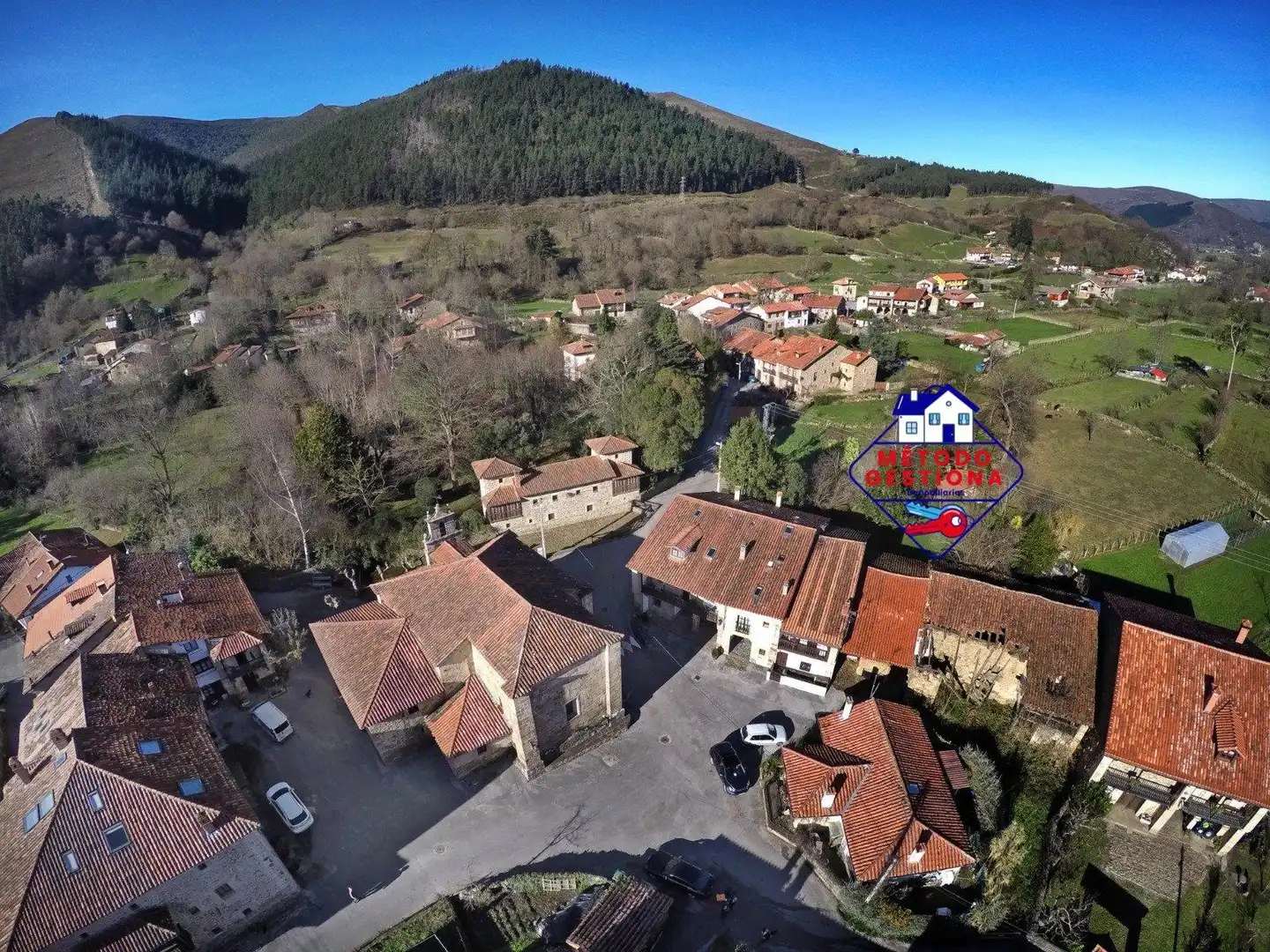 Vista exterior de Casa o chalet en venta en Cabuérniga con Calefacción, Terraza y Balcón