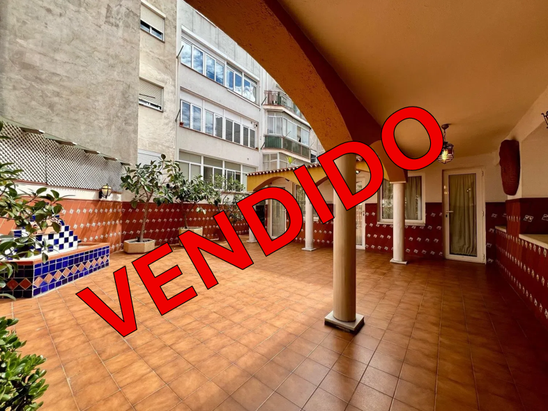 Exterior view of Flat for sale in L'Hospitalet de Llobregat  with Heating, Terrace and Storage room