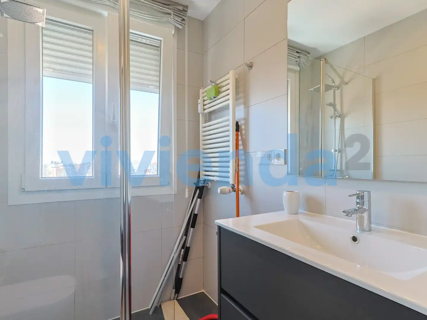 Badezimmer von Dachboden zum Verkauf in Madrid mit Klimaanlage, Heizung und Terrasse