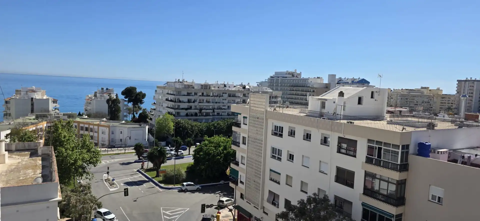 Vista exterior de Piso en venta en Marbella con Terraza, Horno y Lavadora