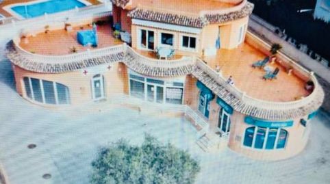 SE VENDEN 3 LOCALES Y 1 APARTAMENTO ARRIBA!