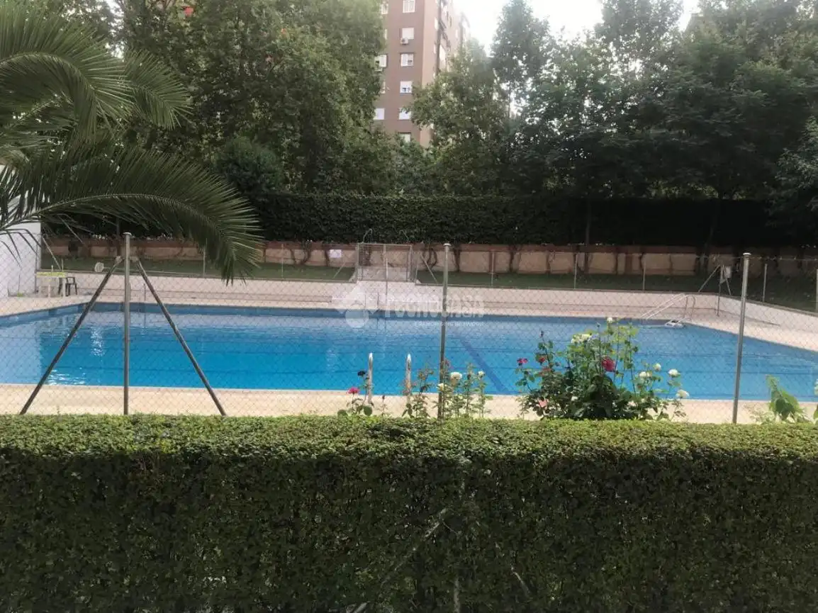 Schwimmbecken von Wohnung zum Verkauf in Centro