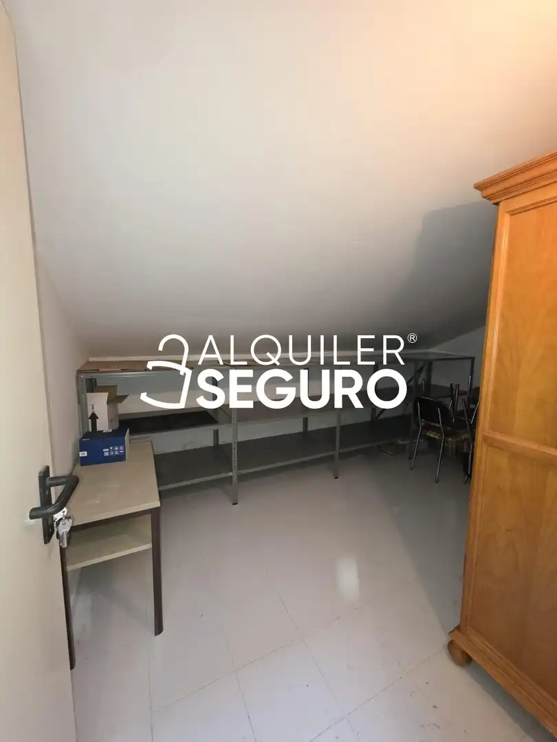 Piso de alquiler en Burgos con Calefacción, Terraza y Trastero