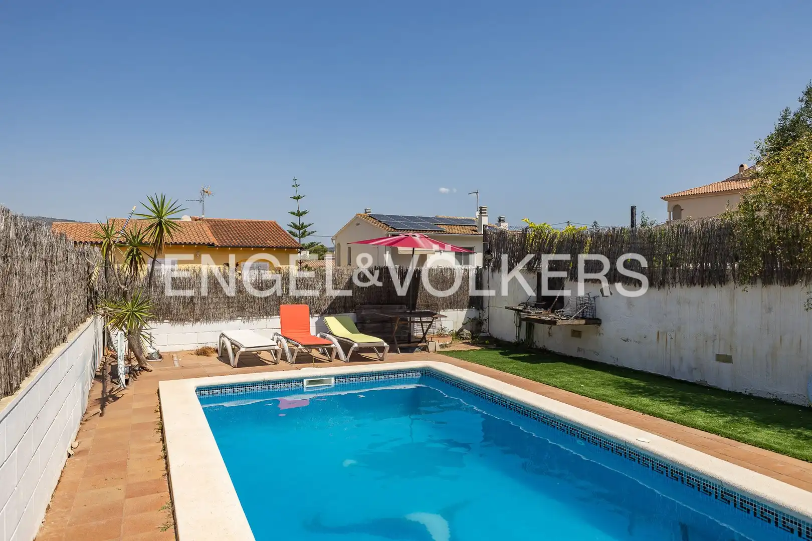 Piscina de Casa adosada en venda en Sant Pere de Ribes amb Aire condicionat, Calefacció i Jardí privat