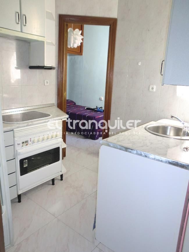 Cuina de Pis de lloguer en  Madrid Capital amb Moblat i Rentadora