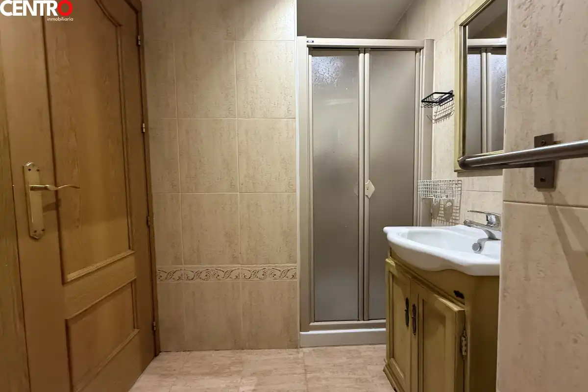 Baño de Piso en venta en Granada con Aire acondicionado, Calefacción y Jardín privado