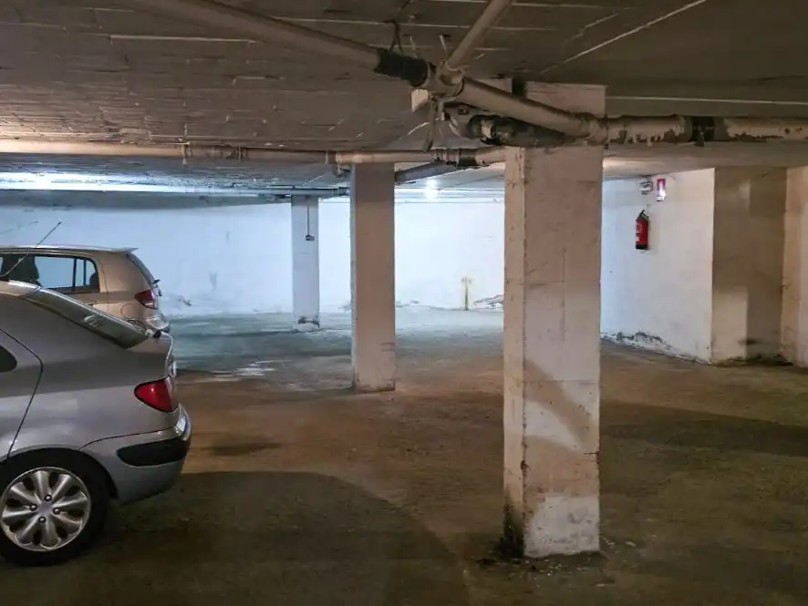 Aparcament de Garatge en venda en León Capital 