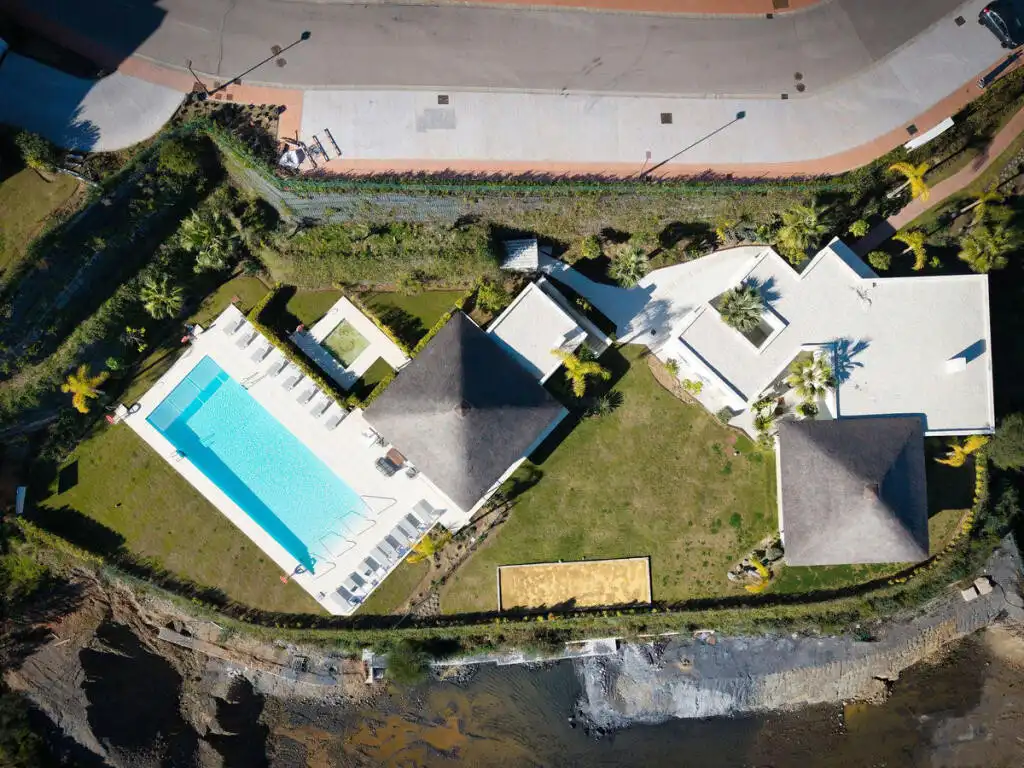 Swimming pool of Ground floor for sale in Benahavís  with Air Conditioner, Private garden and Terrace