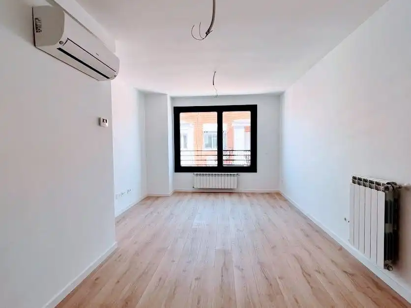 Sala de estar de Piso de alquiler en Madrid con Aire acondicionado, Calefacción y Trastero