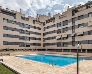Swimming pool of Flat for sale in  Madrid Capital  with Air Conditioner, Heating and Community pool