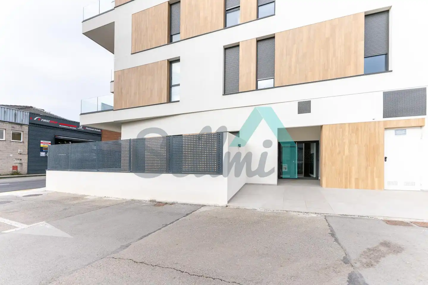Vista exterior de Planta baixa en venda en Oviedo  amb Aire condicionat, Calefacció i Terrassa
