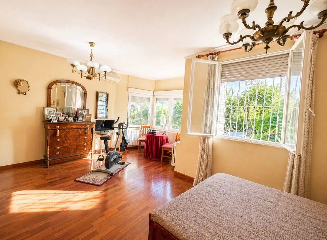 Bedroom of Houses for sale in Madrid  with Air Conditioner, Private garden and Storage room
