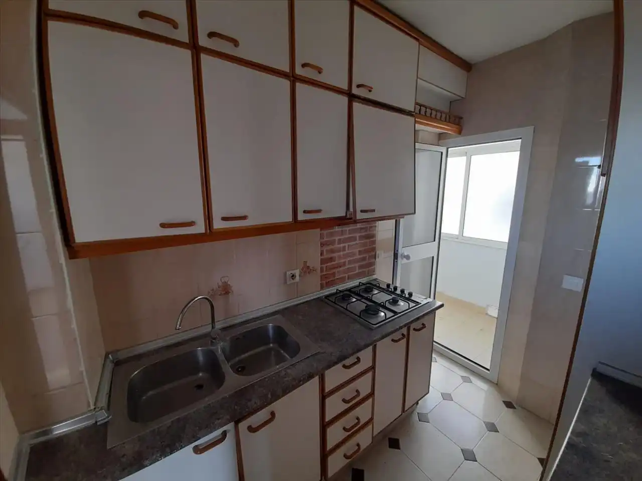 Küche von Wohnung zum Verkauf in Puente Genil mit Balkon