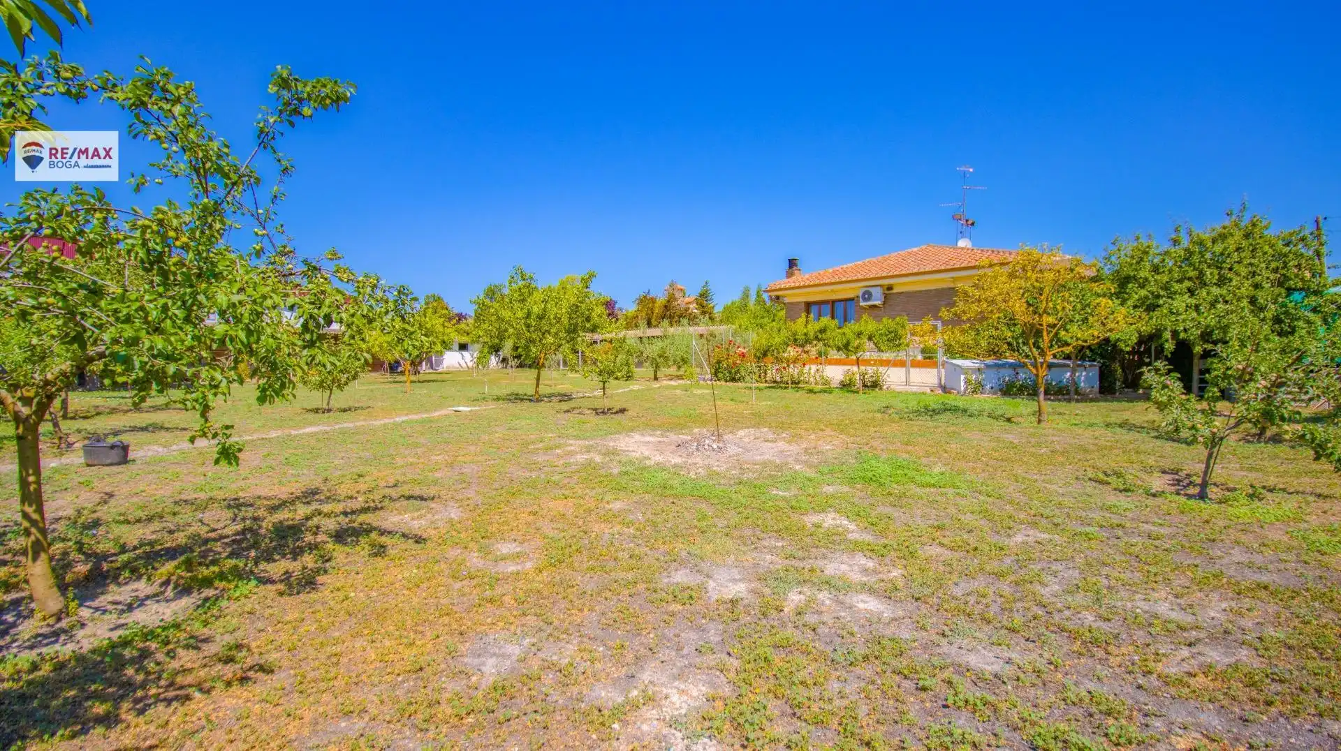 Casa o xalet en venda en Oyón-Oion amb Aire condicionat, Jardí privat i Parquet