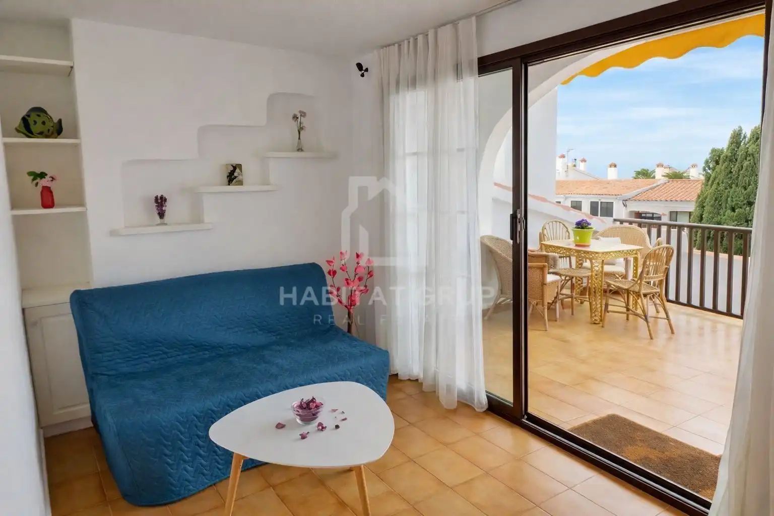 Sala de estar de Piso en venta en Alaior con Terraza y Piscina comunitaria