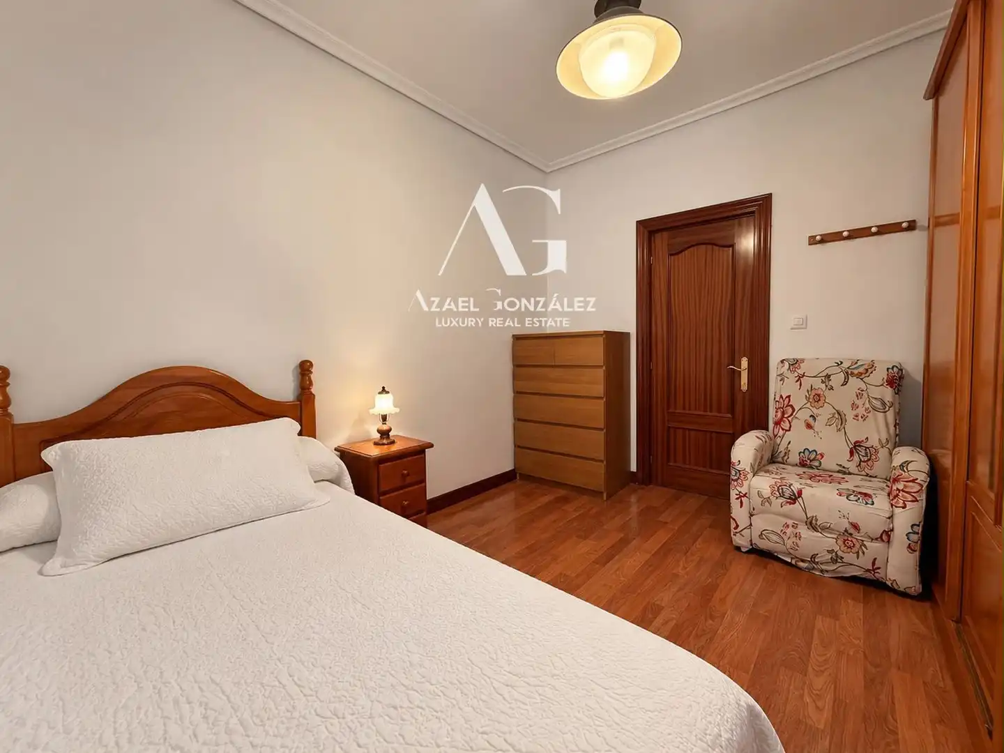 Habitación de Casa o chalet en venta en Torrelavega  con Calefacción y Amueblado