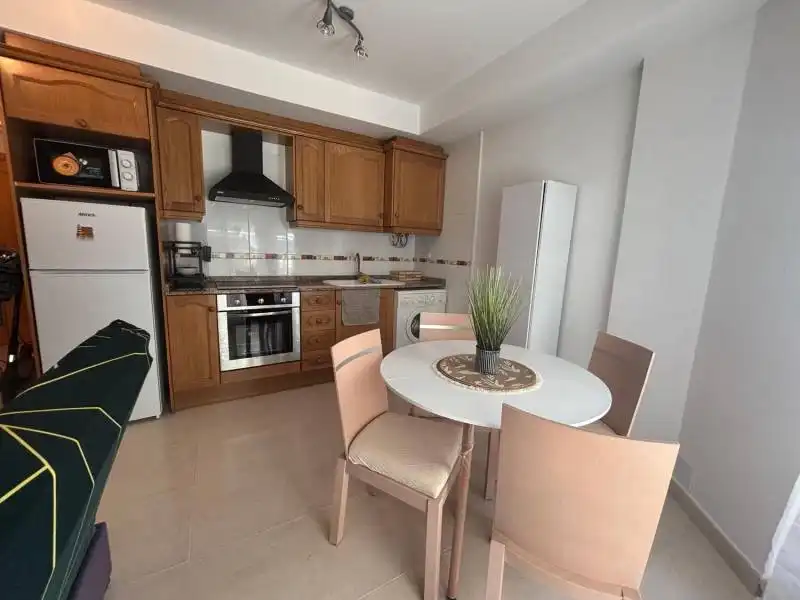 Apartamento con ascensor en alquiler en Isaaperal 23, imagen 2