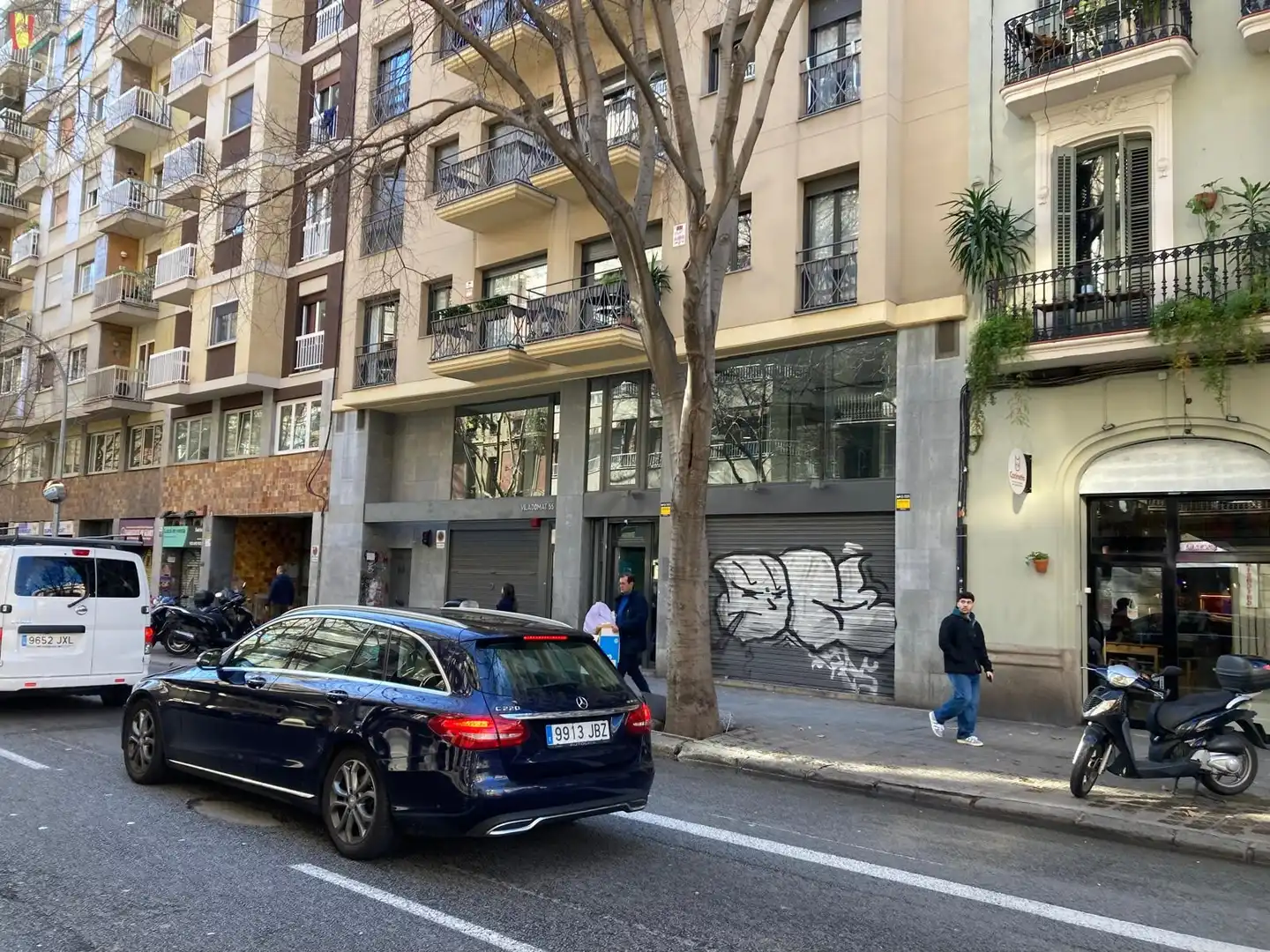 Exterior view of Commercial properties for sale in Barcelona  with Air Conditioner
