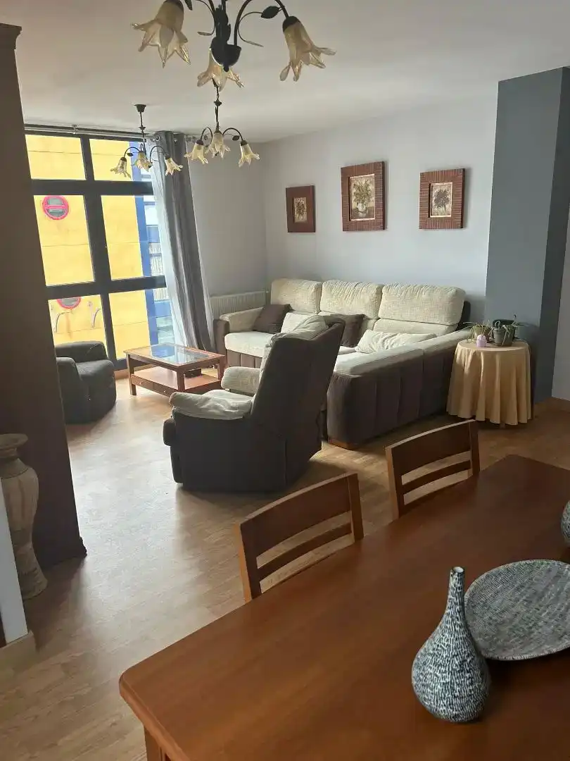 Sala d'estar de Pis de lloguer en Gozón amb Moblat, Forn i Rentadora
