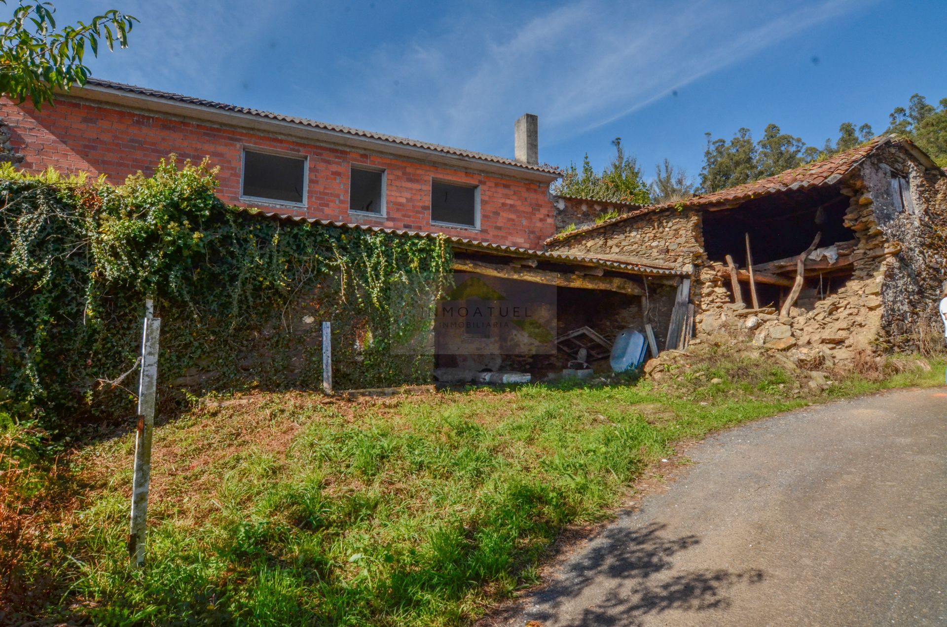 Vista exterior de Casa o xalet en venda en Carral amb Jardí privat