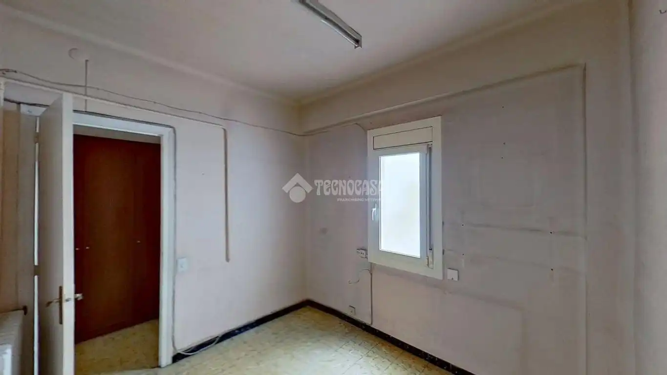 Dormitori de Pis en venda en Manresa amb Terrassa i Moblat