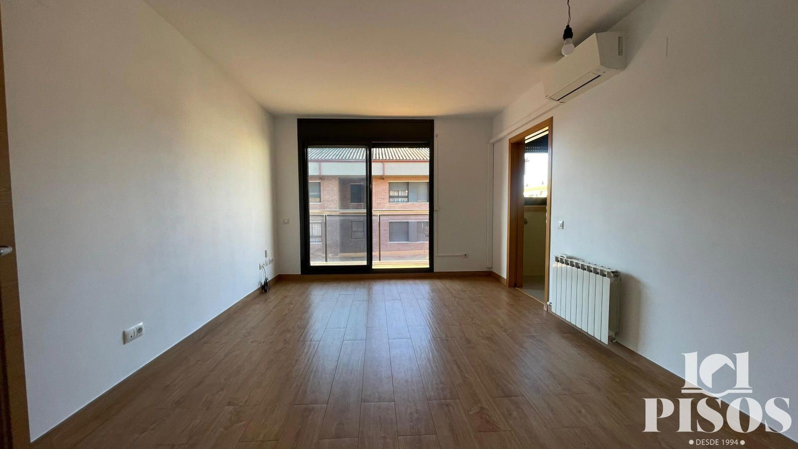 Living room of Flat to rent in Sant Cugat del Vallès  with Air Conditioner, Heating and Parquet flooring