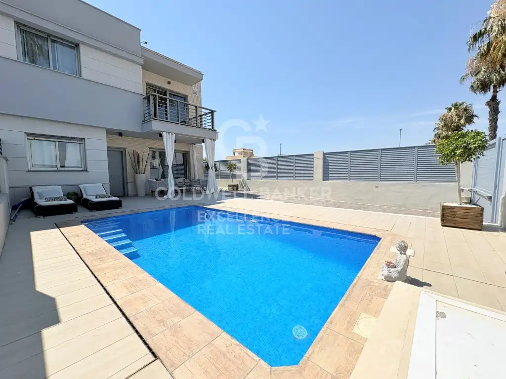 Piscina de Casa adosada en venda en Burriana / Borriana amb Jardí privat, Terrassa i Piscina