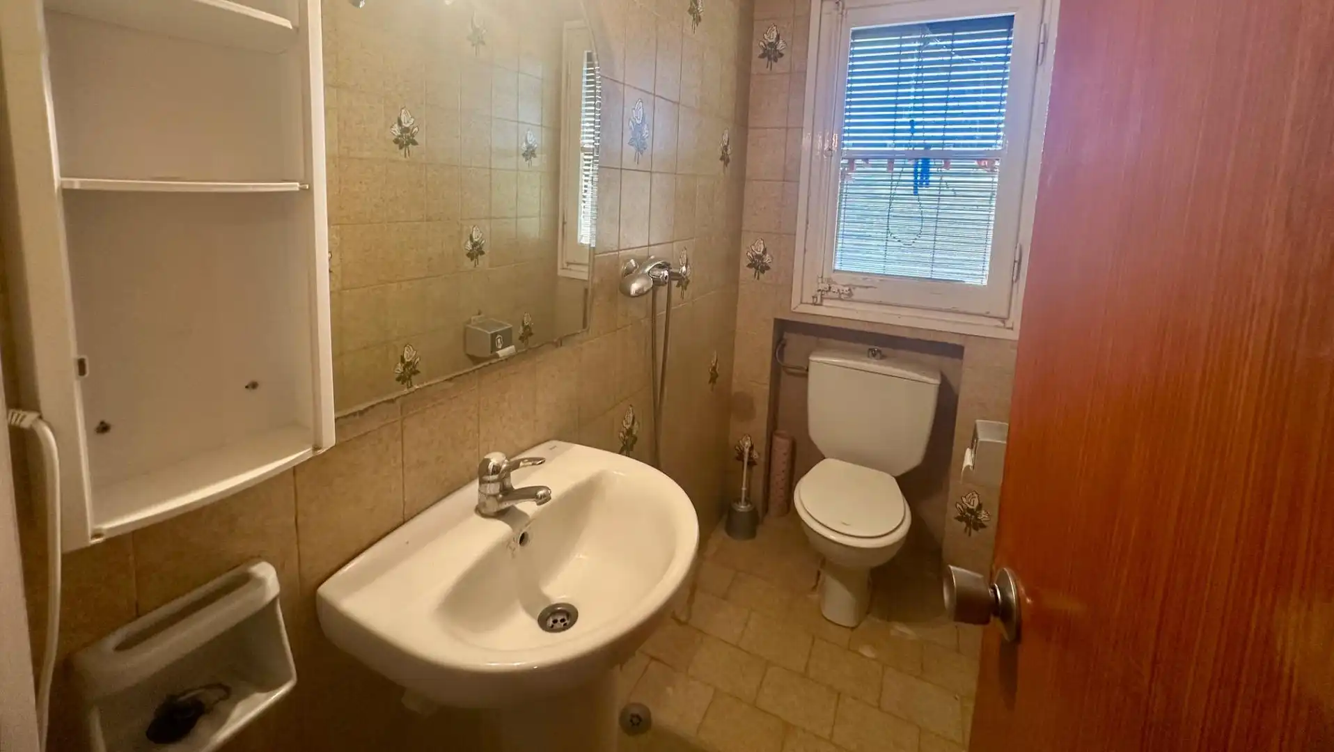 Baño de Piso en venta en L'Aldea con Aire acondicionado y Amueblado
