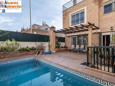Casa bifamiliare con balcone in vendita a Calle DOCTOR LOPEZ FONT