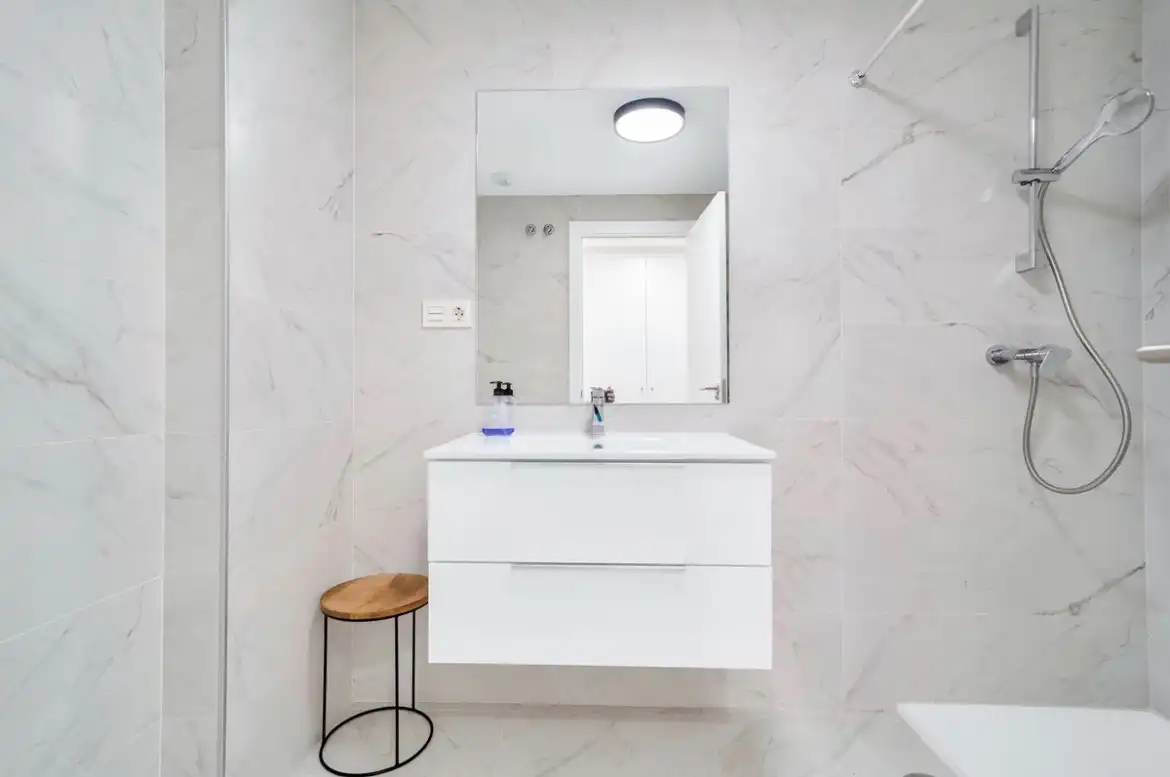 Bathroom of Flat for sale in Mijas  with Air Conditioner, Terrace and Furnished