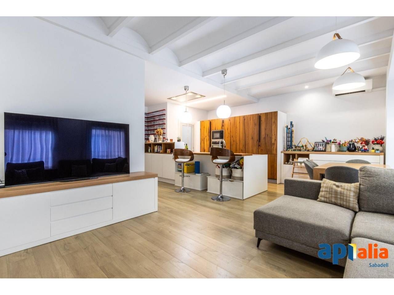 Sala d'estar de Casa adosada en venda en Sabadell amb Calefacció, Parquet i Terrassa