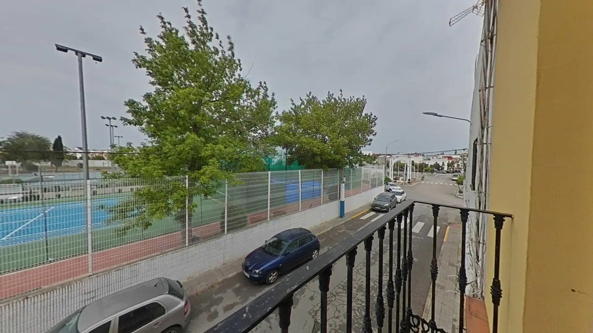 Vista exterior de Casa adosada en venda en El Viso del Alcor amb Terrassa i Balcó