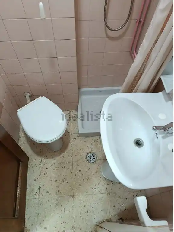 Badezimmer von Wohnung zur Miete in Santiago de Compostela  mit Heizung, Möbliert und Ofen