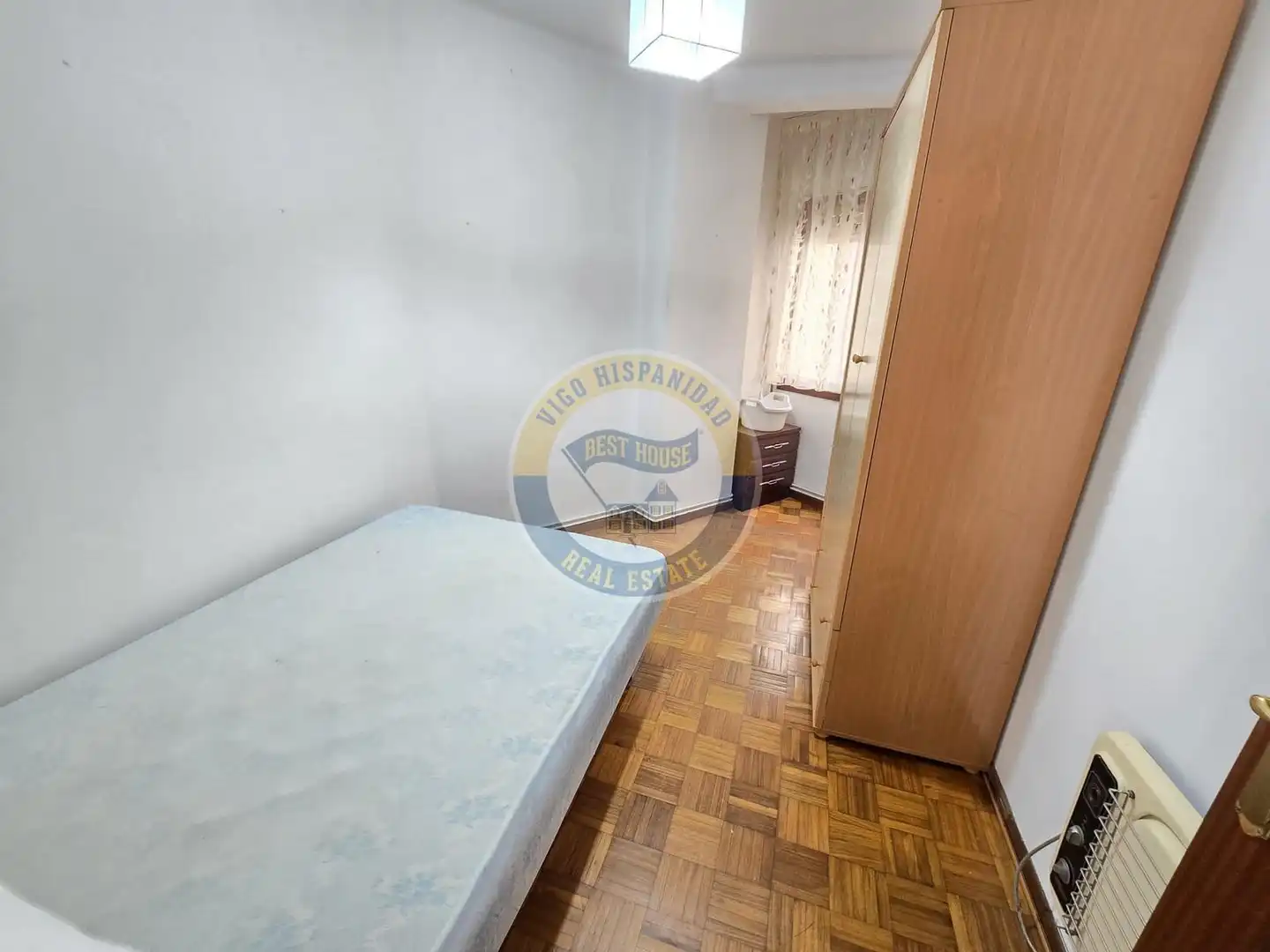 Habitación de Piso de alquiler en Vigo  con Calefacción, Parquet y Amueblado