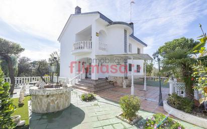 Vista exterior de Casa o xalet en venda en Villaviciosa de Odón amb Terrassa i Piscina