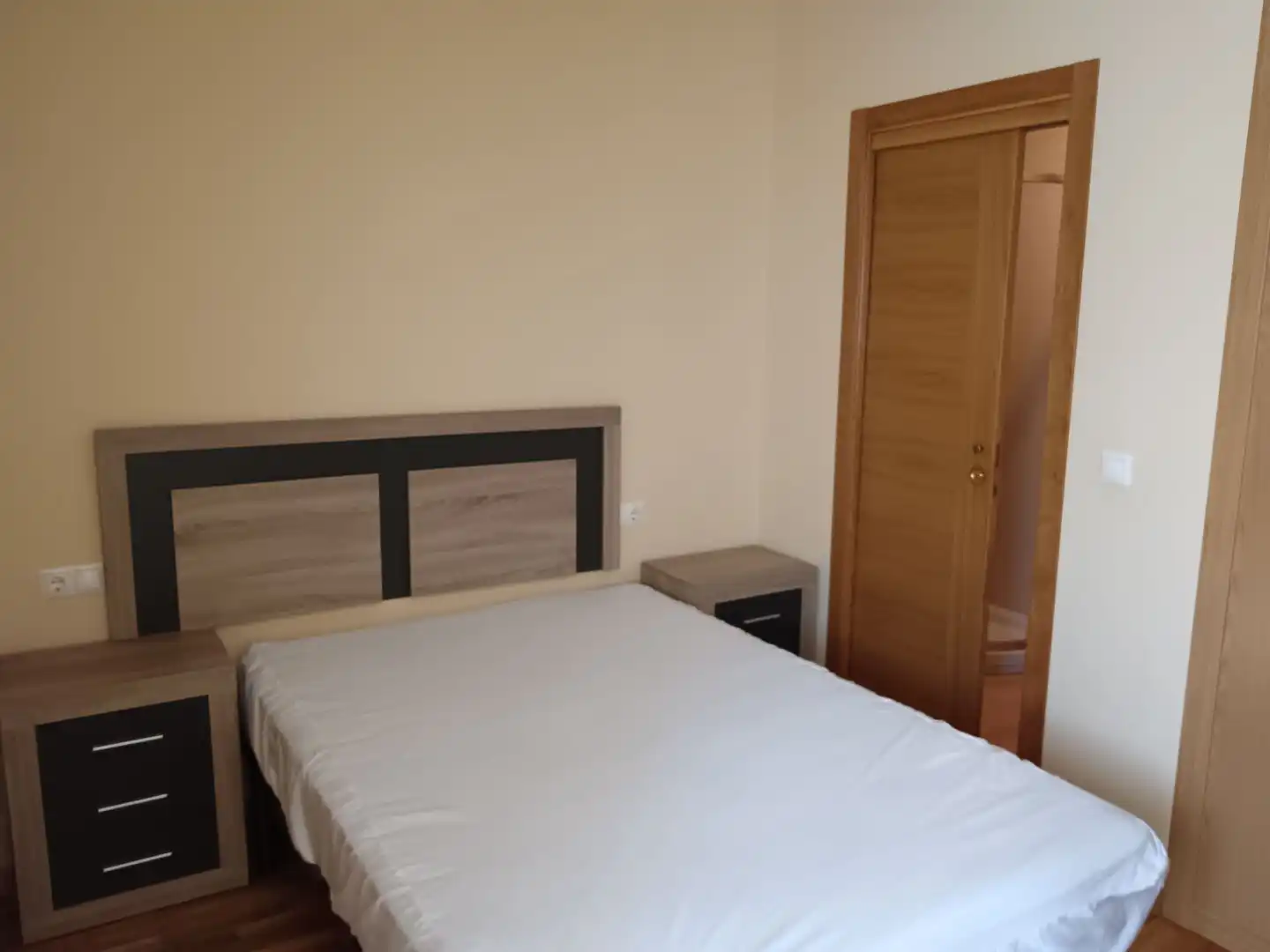 Schlafzimmer von Wohnung zur Miete in A Coruña Capital  mit Heizung, Terrasse und Möbliert