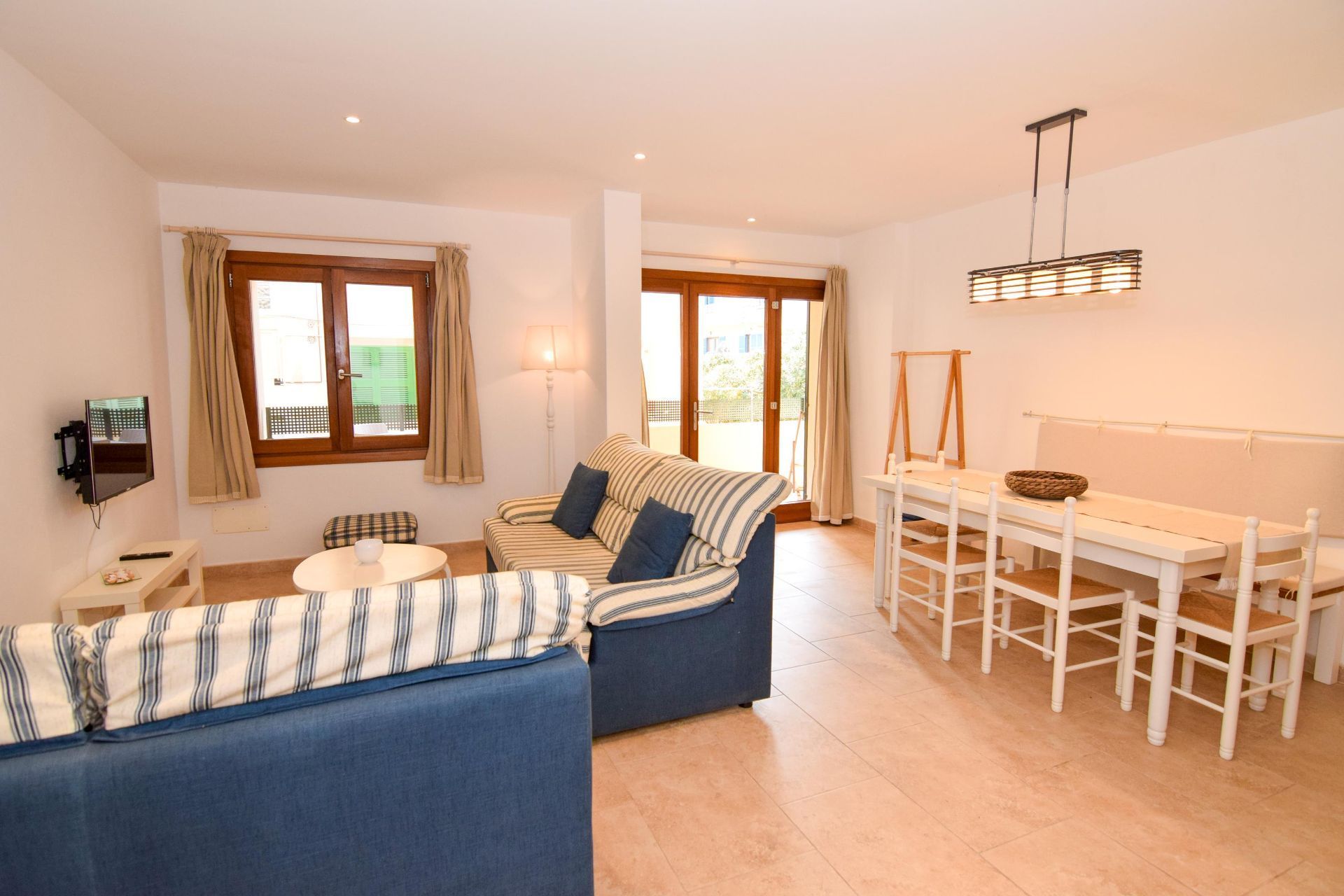 Living room of Apartment to rent in Capdepera  with Air Conditioner and Furnished