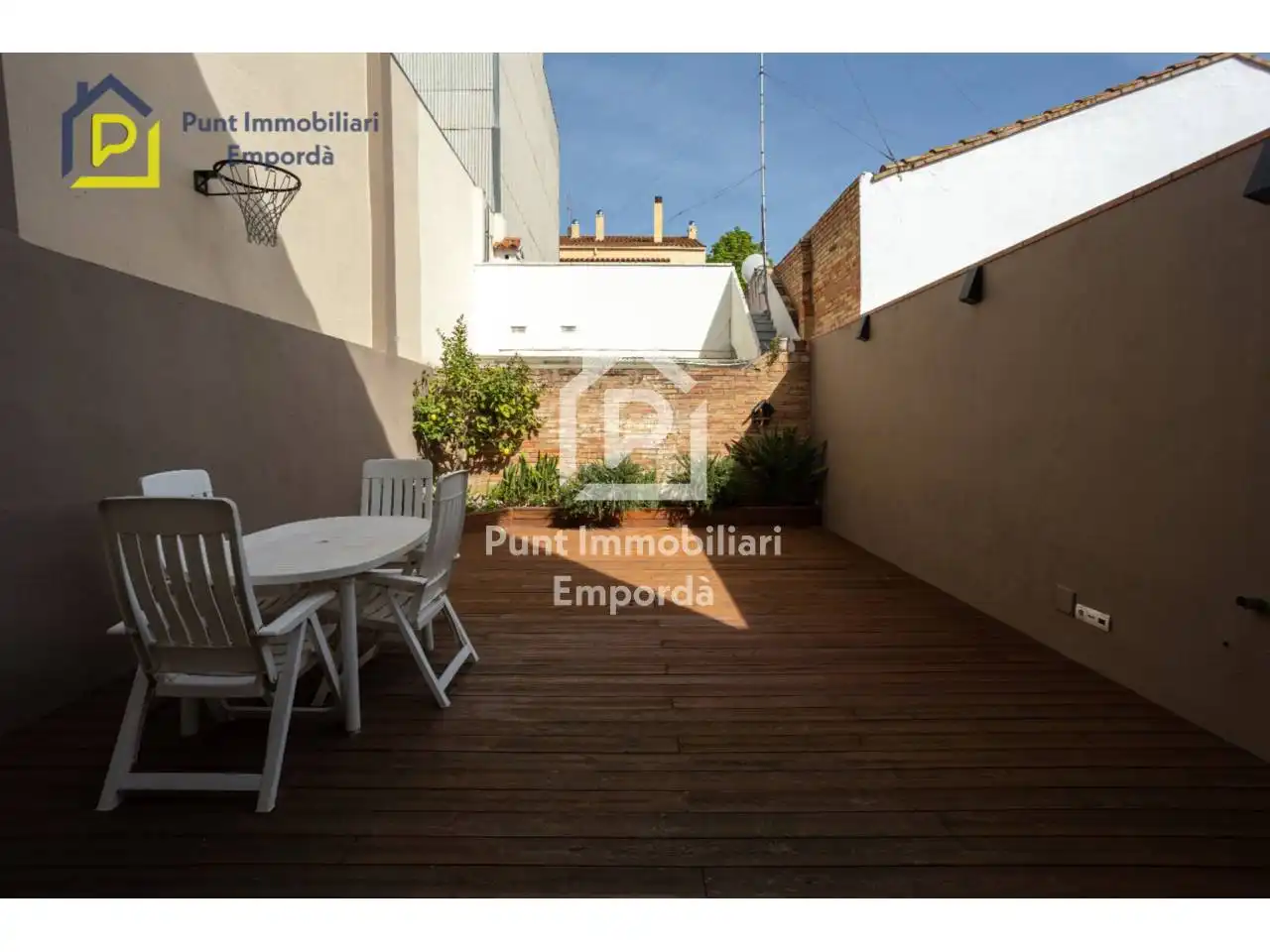 Exterior view of Houses for sale in Figueres  with Air Conditioner, Heating and Private garden