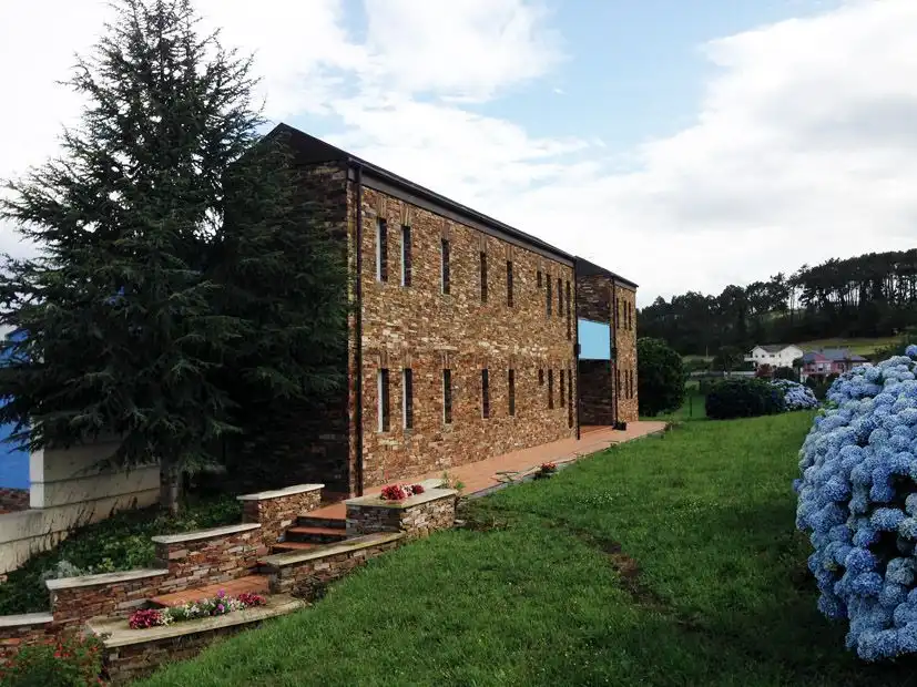 Casa amb jardí en venda a Coaña