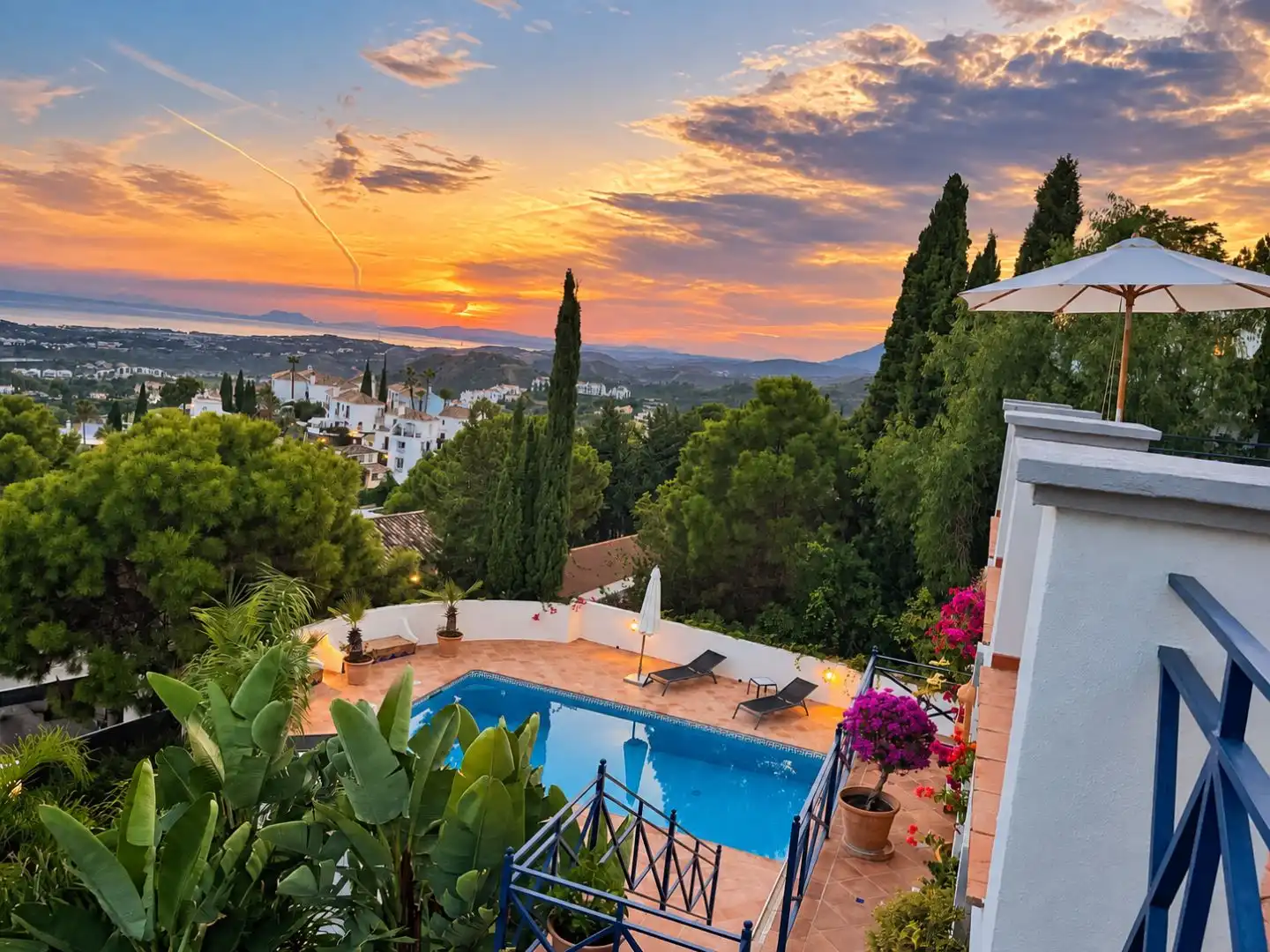 Exterior view of Houses for sale in Benahavís  with Air Conditioner, Swimming Pool and Balcony
