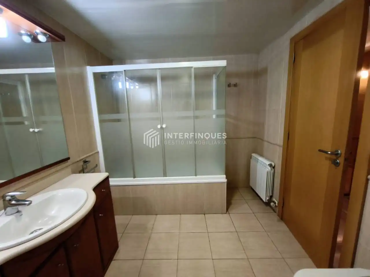 Baño de Dúplex en venta en Badalona con Calefacción, Parquet y Terraza