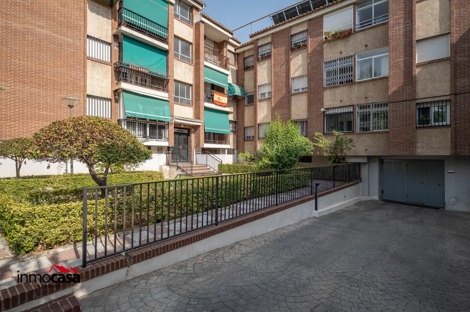 Vista exterior de Piso en venta en Granada con Aire acondicionado, Calefacción y Terraza