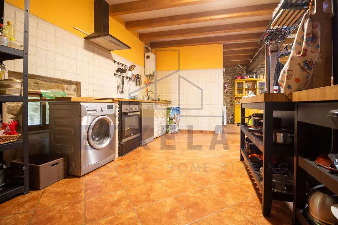 Cocina de Finca rústica en venta en Orozko con Calefacción, Jardín privado y Piscina
