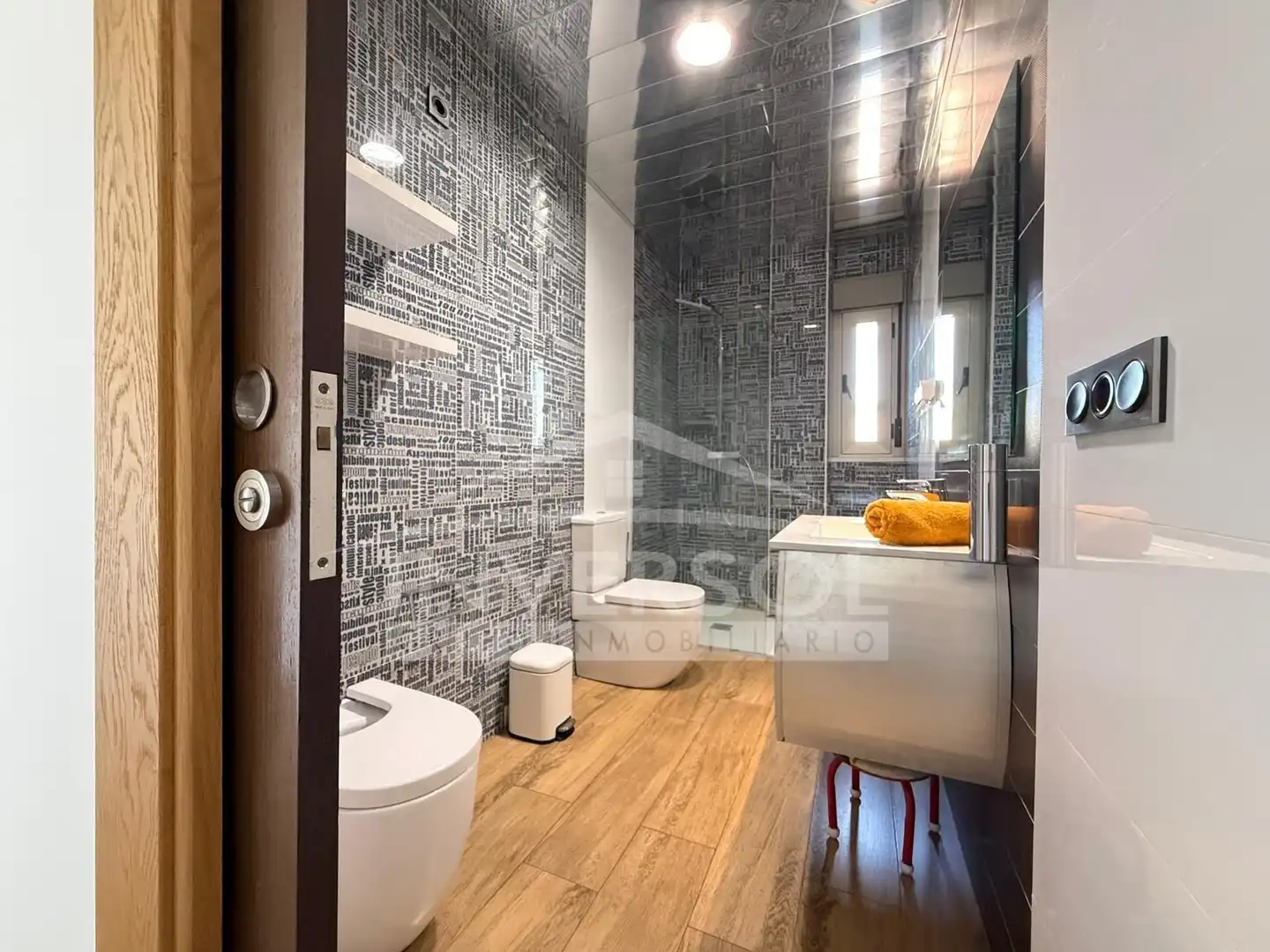 Bathroom of Flat for sale in Adra  with Air Conditioner, Heating and Furnished
